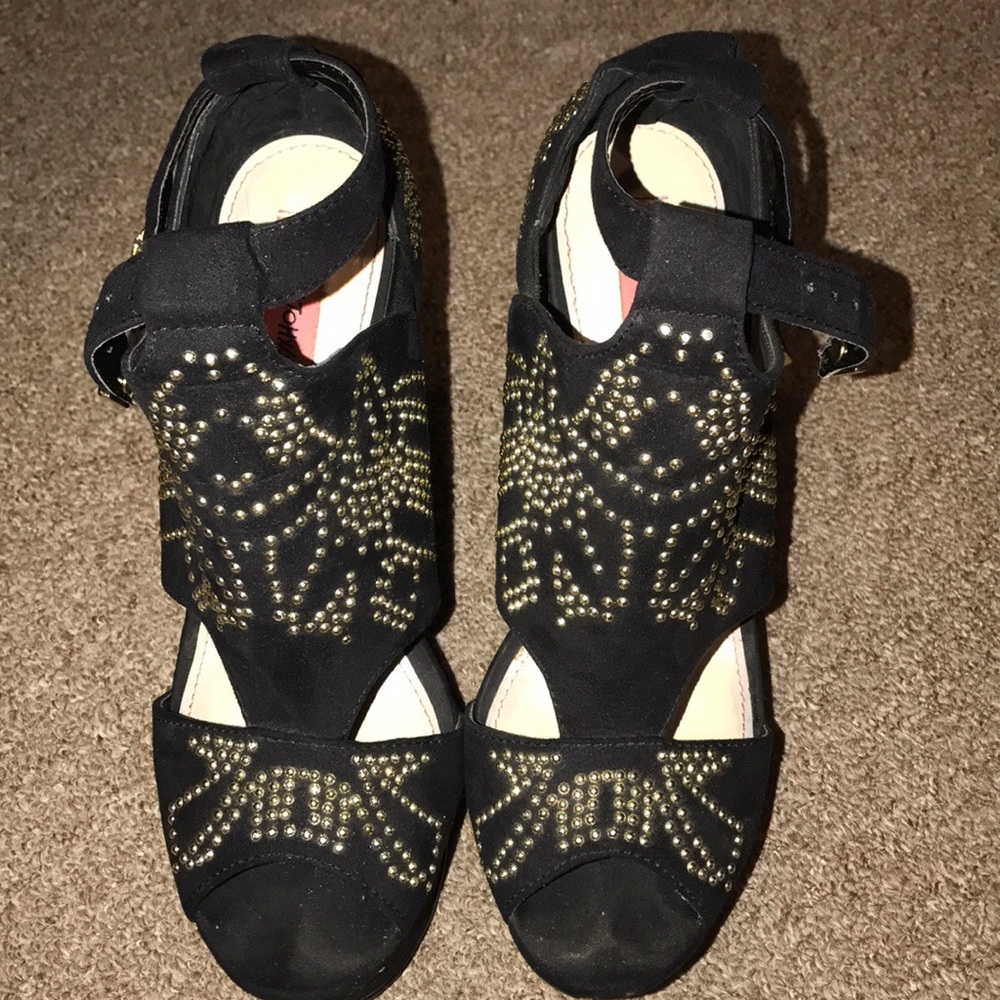 BETSEY JOHNSON Black Wedge with Gold embellishment